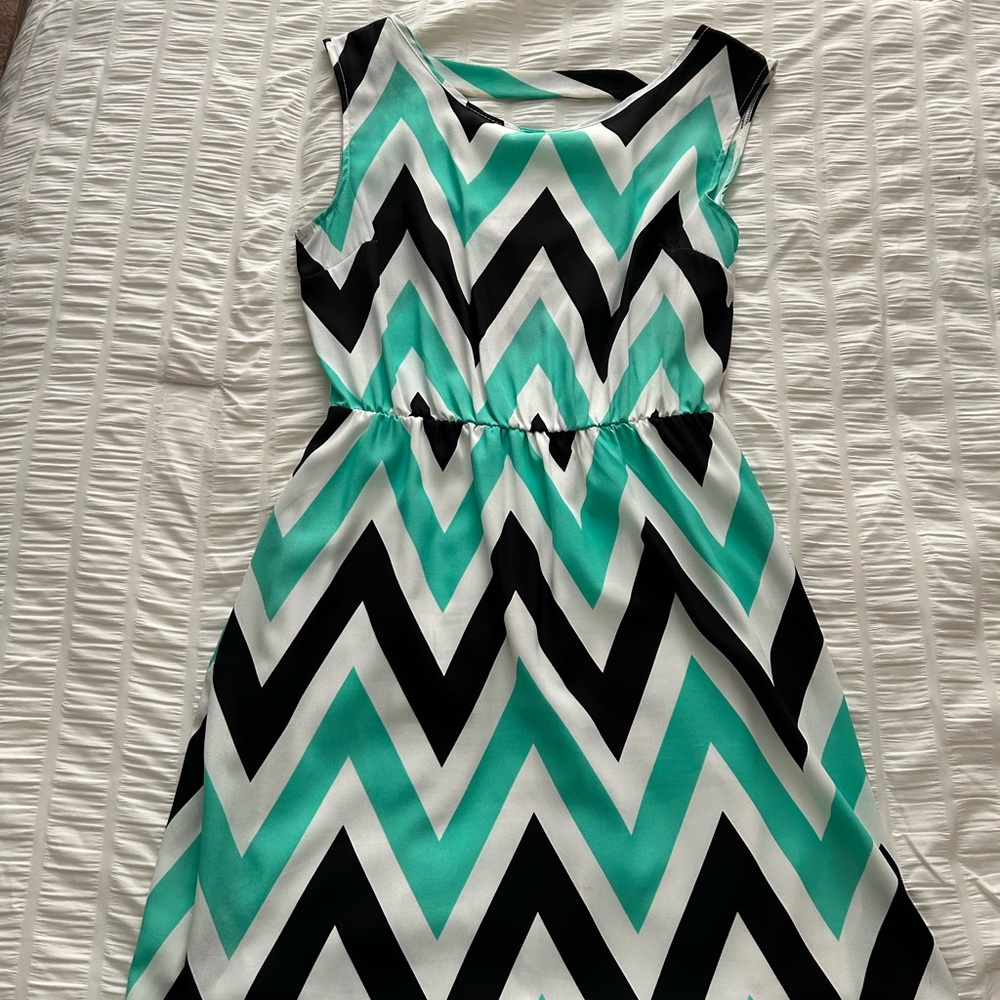 Charlotte Russe Teal, Black & White Chevron Midi Dress